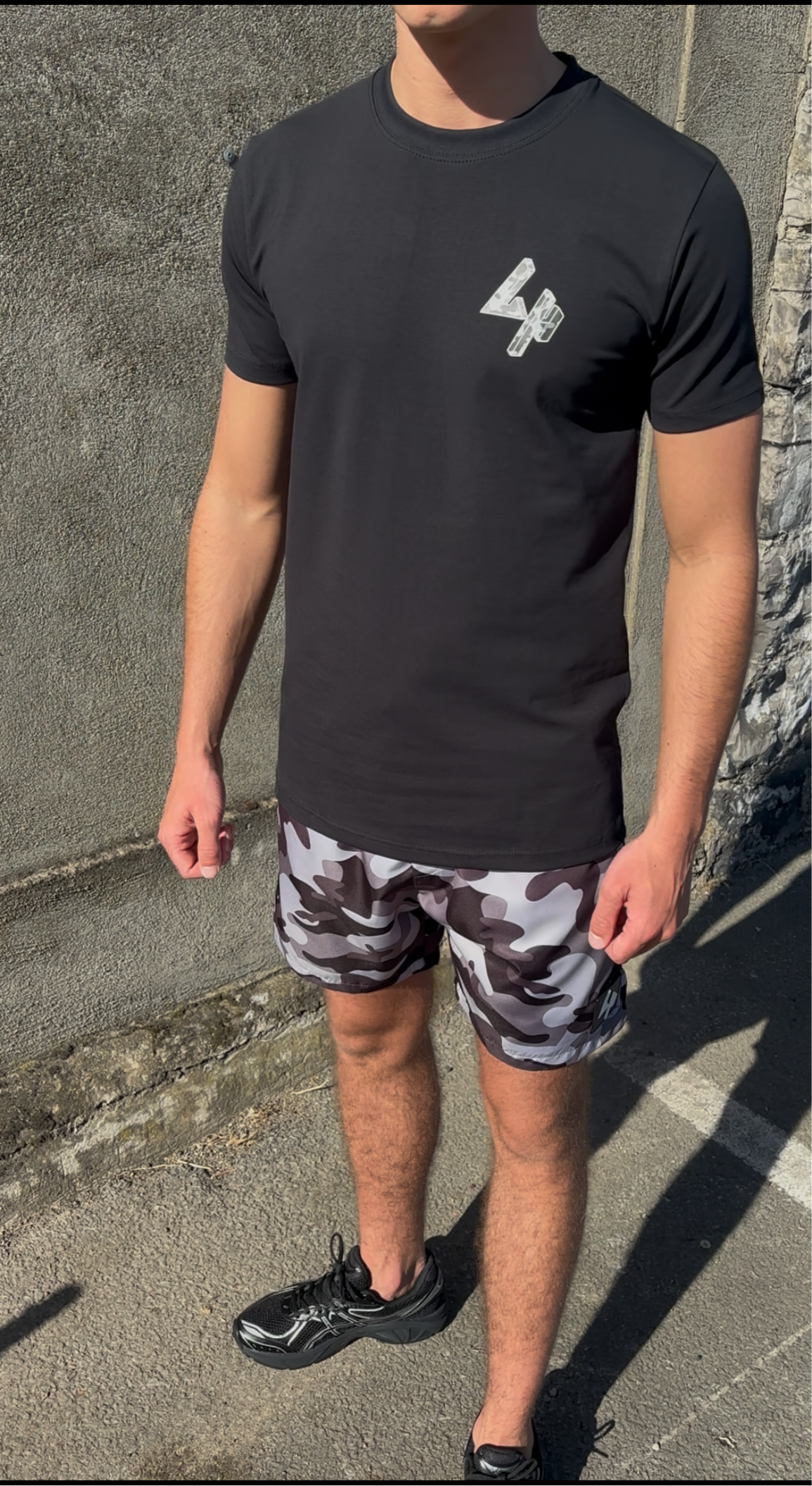 Black T shirt Camo LH
